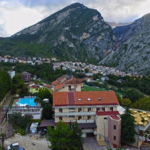 Drone Panoramica Albergo Fara